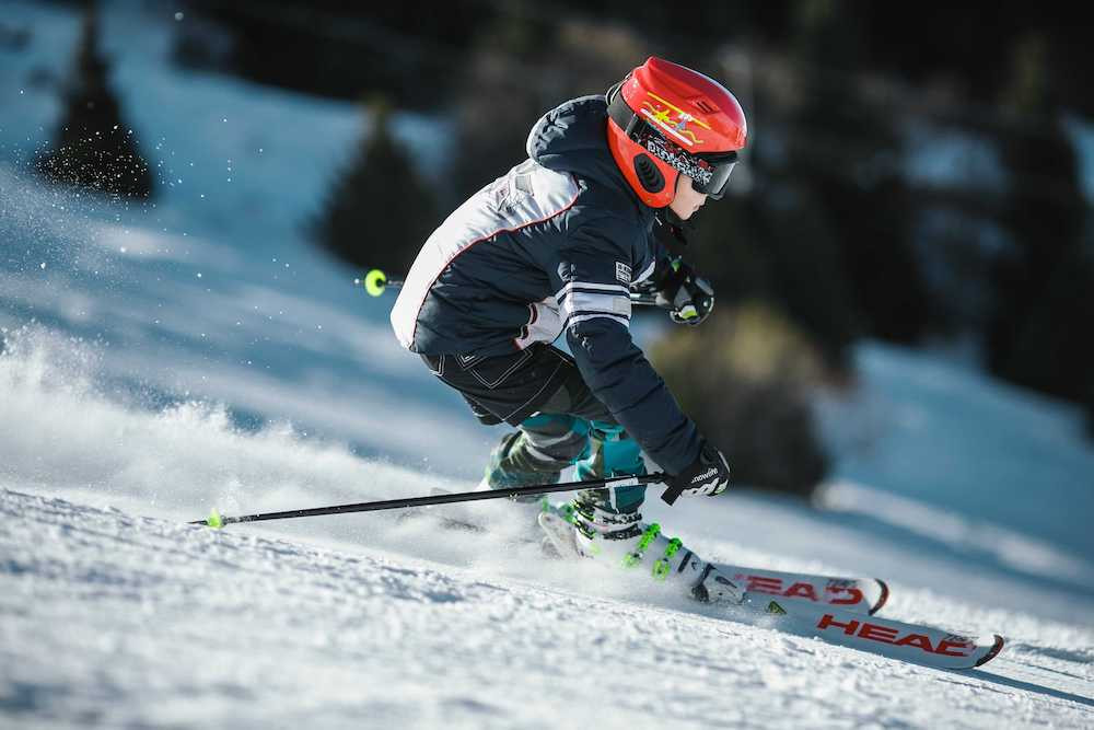 Kiedy zacząć jeździć na nartach? 7 oznak, że dziecko jest gotowe.